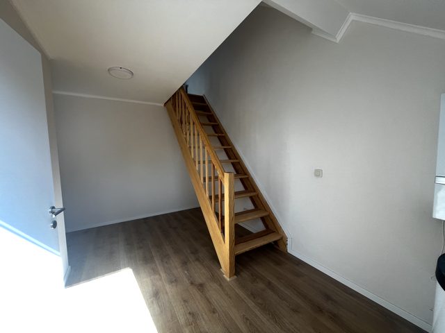La chambre en duplex — escalier vers la mezzanine